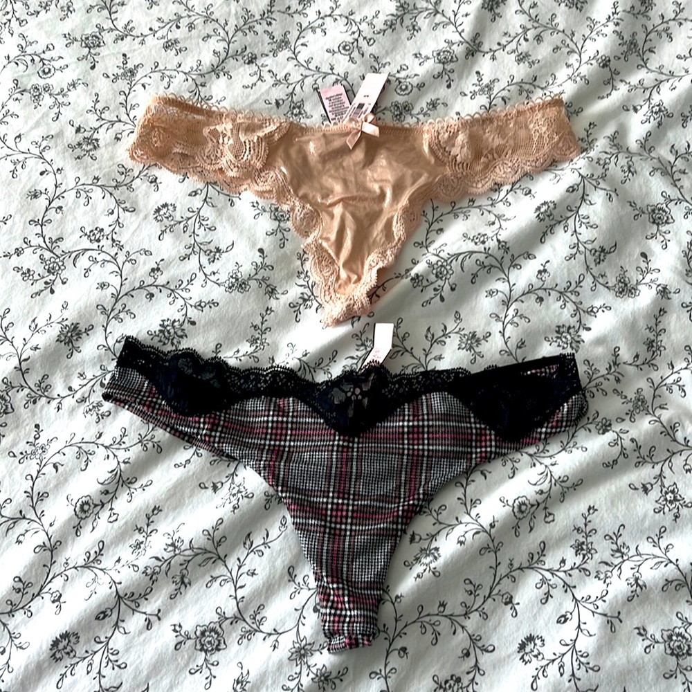 VS thongs. Bundle of 2. New with tags.